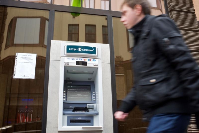 Teismas leido suimti „Latvijas Krajbanka“ vadovą