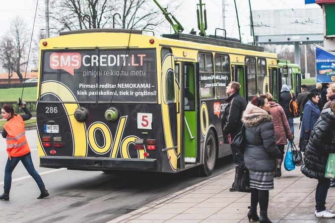 Dėl nutrūkusių troleibuso laidų – spūstys prie Kauno pilies