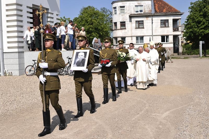 J.Brazaičio palaikų perlaidojime dabartinių šalies vadovų nebuvo