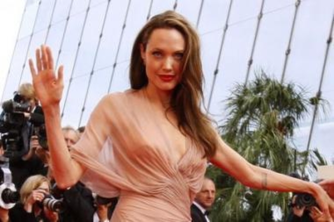 Angelina Jolie paguldyta į ligoninę 