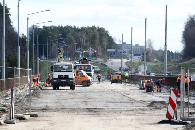 Kelininkai miesto vadovams: versimės per galvą, bet tiltą baigsim