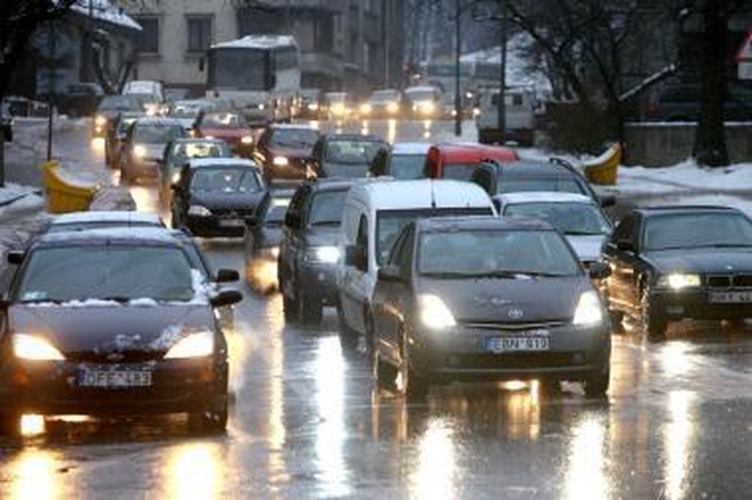Naktį galimas plikledis, perspėja kelininkai