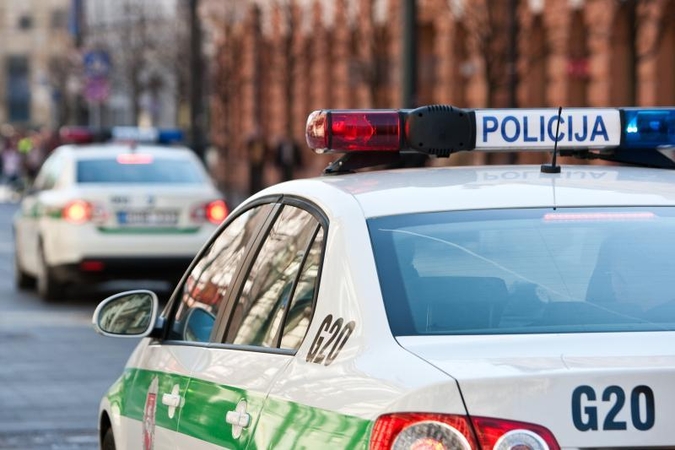 Policija: atsiradusios paauglės kažką meluoja