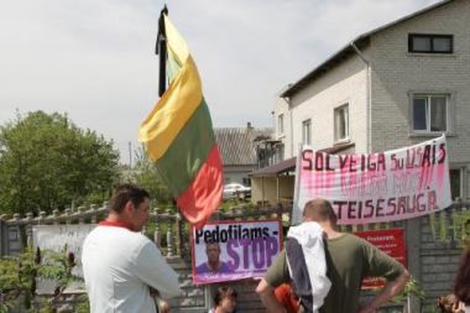 Sargyba: žmonių gretos praretėja tik paryčiais, o įsidienojus jų vėl susirenka apie pusšimtį ir daugiau.