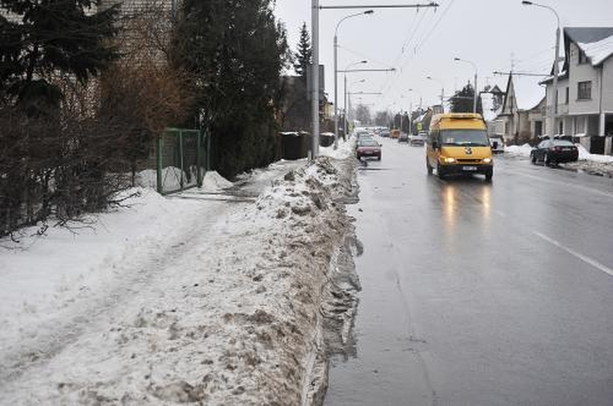 Kas turi valyti miesto šaligatvius?