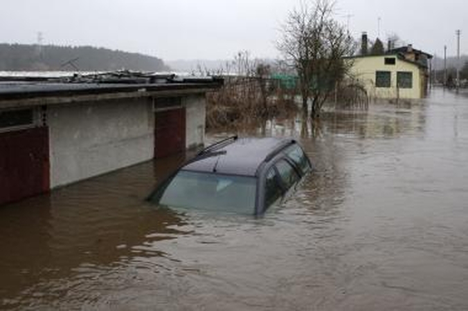 Tarp potvynio nuostolių – ir automobiliai