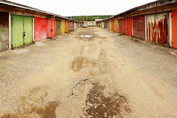 Garažai virto sendaikčių sandėliukais ir net parduotuvėmis