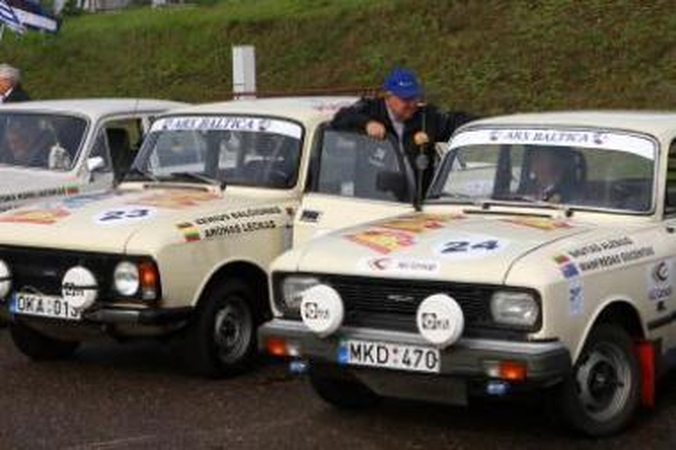 Lenktynės: automobilių sporto veteranai "Nemuno žiede" varžėsi savo jaunystės automobiliais.