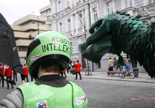 Fizikų Dinas Zauras vėl keliavo pas filologes