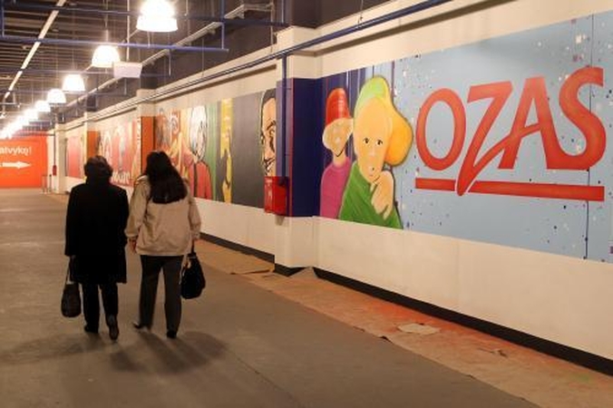 Į prekybos centrą – lyg per meno galeriją