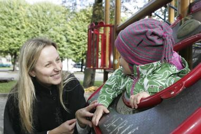 Sveika: šiandien Viltė jaučiasi gerai ir kai mergaitė eina į lauką šiltuoju metų laiku, mama jai pirštinių nemauna.