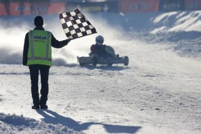 Įpusėjo kartingo "Žiemos taurė"