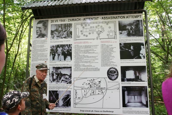 A. Hitleris smalsuolius iki šiol vilioja į „Vilko guolį“