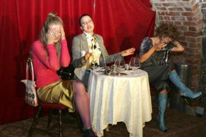 Premjera: I.Pukelytės spektaklis "Brendžio trims" vyrų ir moterų santykius narplioja su humoru.