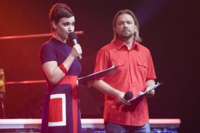 Parama: renginio vedėjai Eglė Kernagytė ir Martynas Starkus džiaugėsi, kad mobiliojo ryšio operatoriai bei bankas sutiko nenuskaičiuoti mokesčių nuo pervedamų pinigų.