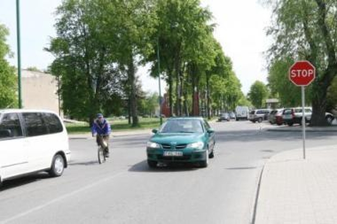 Problema: nemažai vairuotojų Birutės gatvę renkasi kaip alternatyvą Taikos prospektui, todėl suintensyvėjus eismui kyla grėsmė gyventojų saugumui.