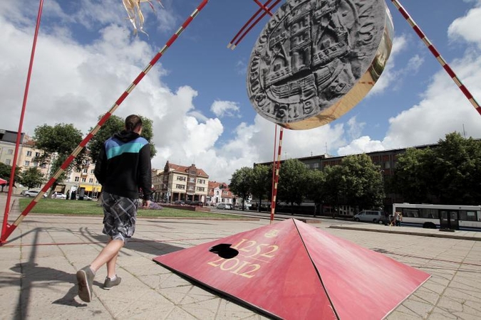 Vandalams užkliuvo šventinė dekoracija   