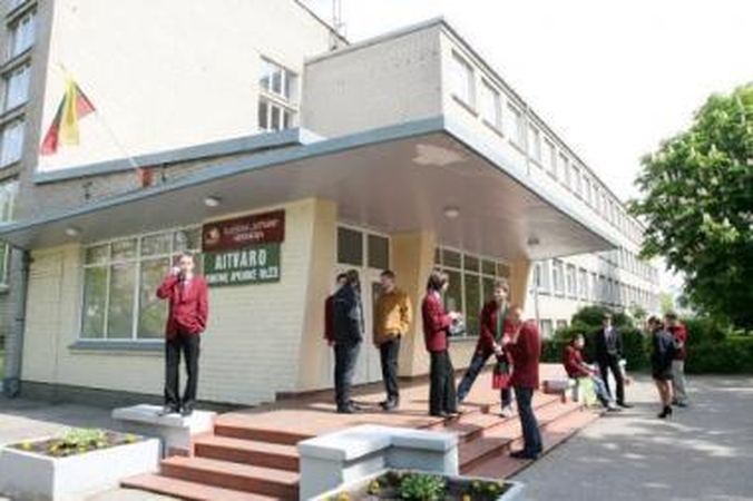 Dovana: moksleiviai džiaugėsi, kad pirmasis egzaminas nebuvo toks sunkus, kokio tikėjosi.