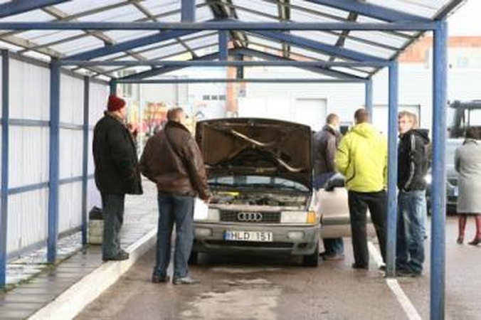 Taupo: Norėdami sutaupyti pinigų klaipėdiečiai dažniau renkasi panaudotus automobilius nei naujus.