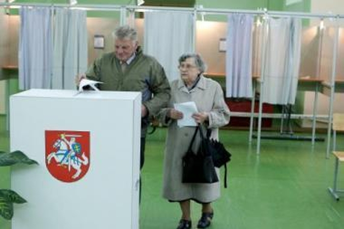 Dėmesys: vakar prie balsadėžių atėjo itin mažai rinkėjų.