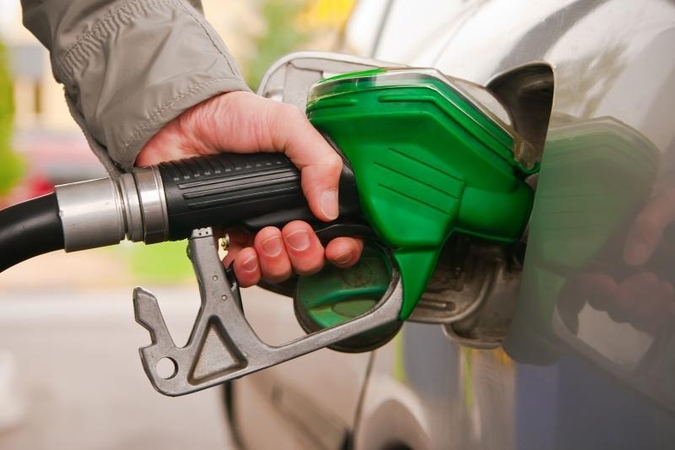 Į automobilių benzino bakus teka ir oras?   