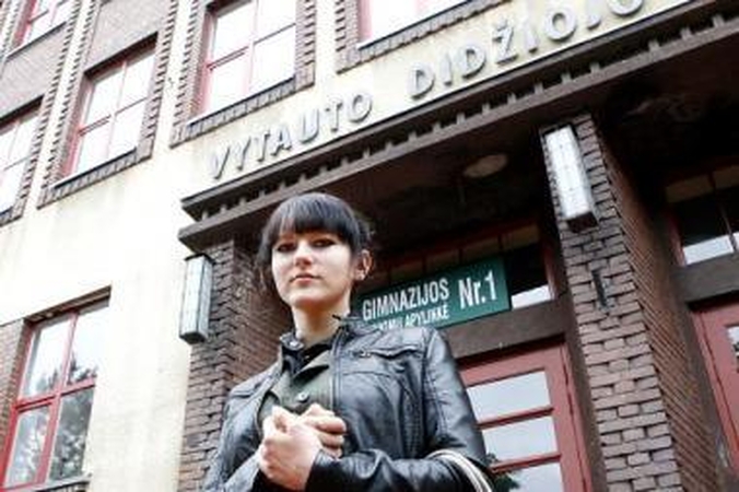 Trukmė: nemažai abiturientų, valstybinį anglų kalbos egzaminą laikę Vytauto Didžiojo gimnazijoje, užduotis baigė anksčiau laiko.