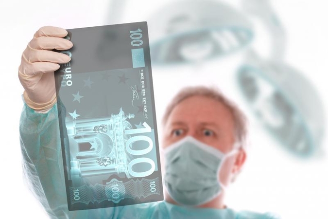 Korupciją gydymo įstaigose operuos baudomis