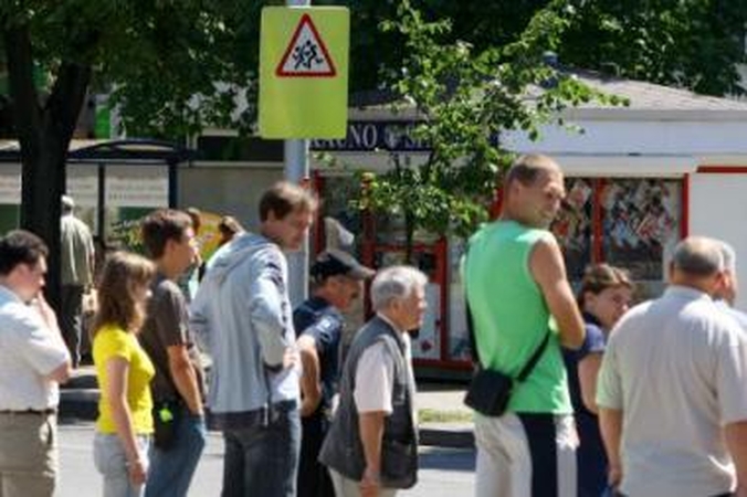 Reakcija: šalia universiteto pastačius ženklą "Vaikai", studentai juokauja, kad išskirtinai jiems skirto ženklo nėra, tad tiks ir šis.