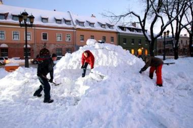 Pajėgos: sniego skulptoriai aikštėje laukia visų miestiečių.