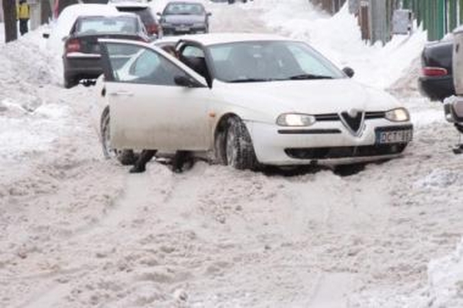 Problema: Kaune daugybė gana intensyviu eismu pasižyminčių gatvių, kurios yra sunkiai išvažiuojamos.