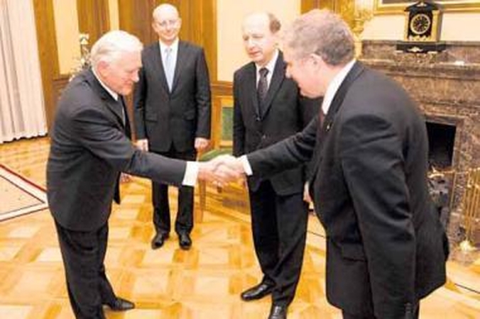 Nauja valdžia bijo panikos