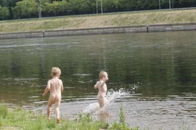 Vaikiškos nuogystės paplūdimyje – pavojingos
