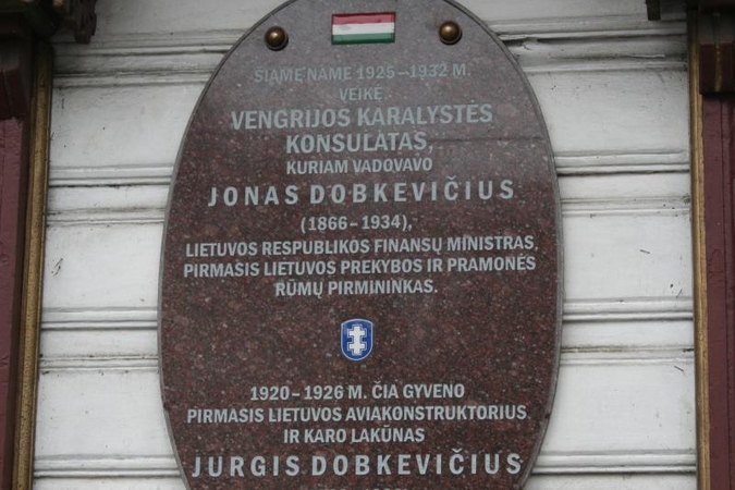 Ką mena medinukas K. Donelaičio gatvėje?   