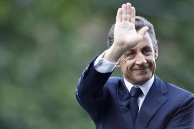 Apsuptyje: prezidento N.Sarkozy reitingai pasiekė istorines žemumas, jį kritikuoja tiek konservatoriai, tiek socialistai.
