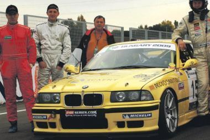 Patenkinti: 12 valandų lenktynėse garsiojoje „Hungaroring“ trasoje „Rotoma Racing“ komanda savo klasėje užėmė antrą vietą.