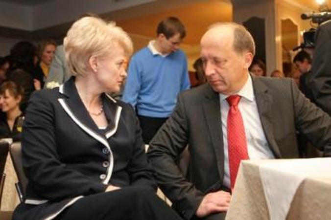 Visaip: premjeras A.Kubilius neneigia, kad Prezidentė D.Grybauskaitė kartais bara Vyriausybę, bet tvirtina jaučiąs jos paramą esminiais klausimais.