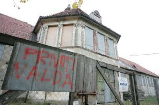 Paveldas: sutrešusį vėjų ir lietaus naikinamą skerdyklos pastatą niokoja ir gaisrai.