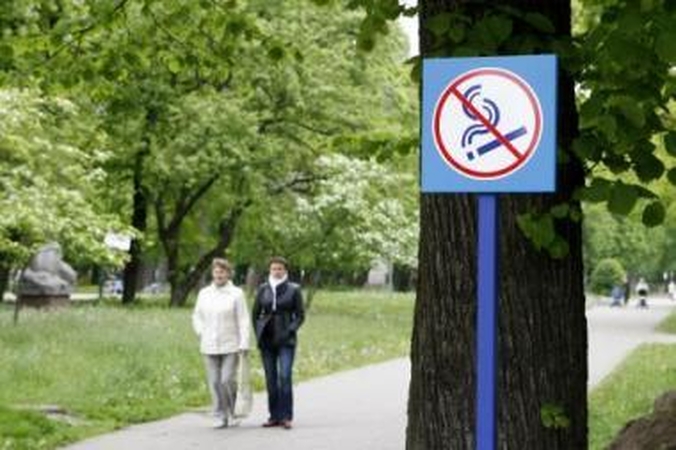 Rūkaliams viešose vietose – tramdomieji ženklai