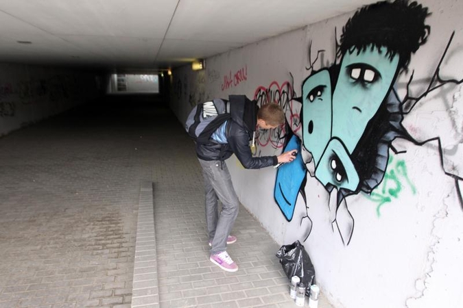 Grafitininkai jau piešia ant Vilniaus sienų