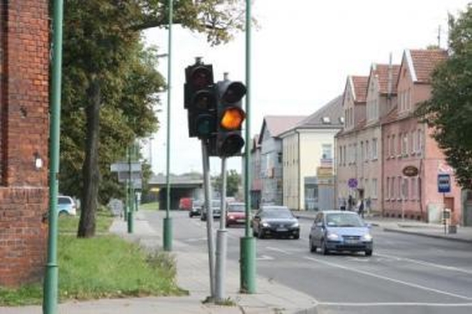 Pokyčiai: kol kas eismą Liepų ir Trilapio gatvių sankryžoje reguliuoja seni šviesoforai, o šalia jų pastatyti nauji. Netrukus senieji įrenginiai bus pašalinti.