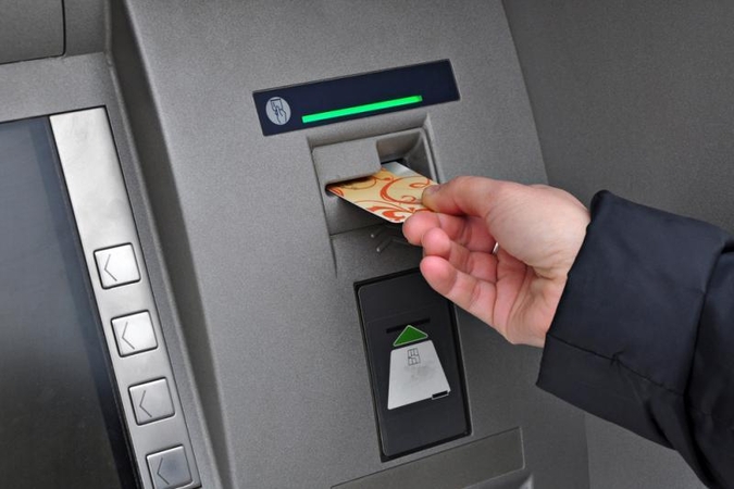 Banko kortelės tebėra daugelio pensininkų baubas
