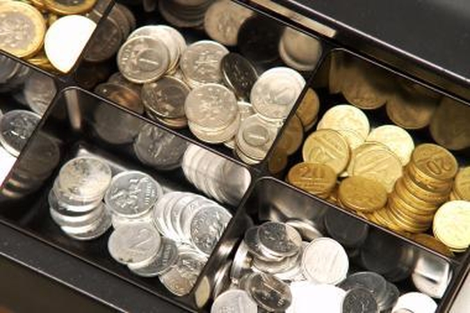 Argumentai: įsteigtame nacionaliniame banke politikai planuoja laikyti valstybės lėšas ir konkuruoti su privačiomis kredito įstaigomis.