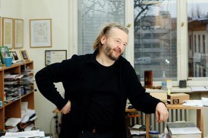 Architektūrinis fonas neblogas, bet ikonų neturime