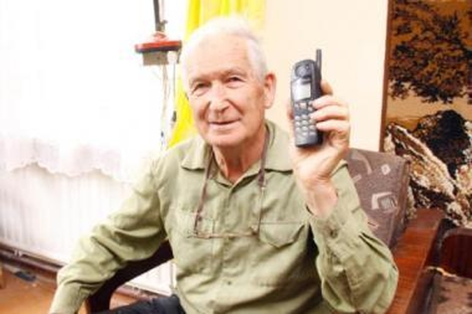 Atsiprašė: jau greitai kaunietis Algimantas Petras maigys naujo mobiliojo telefono mygtukus.