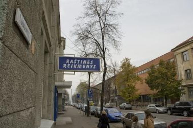 Neapšviesta gatvė baugina