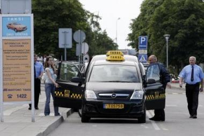 Smūgis: "Martono" įmonių grupės darbuotojams algos šiemet mažinamos jau trečią kartą.