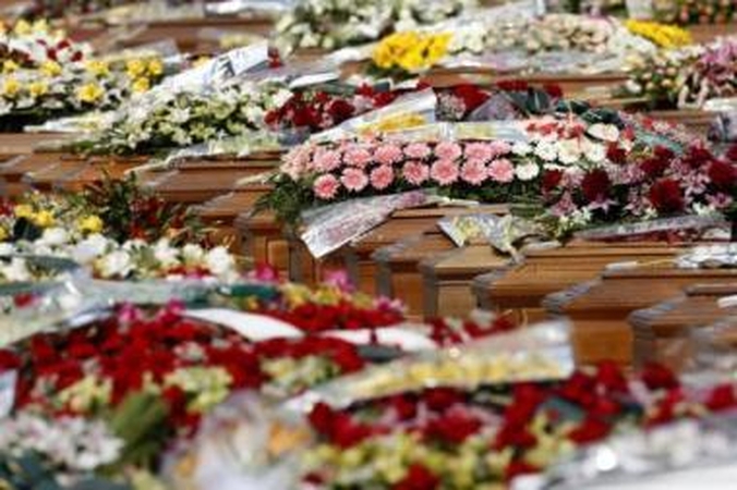 Įvairovė: taupūs amerikiečiai gali išsinuomoti karstą, jį susirinkti arba tiesiog įvynioti kūną į skraistę.