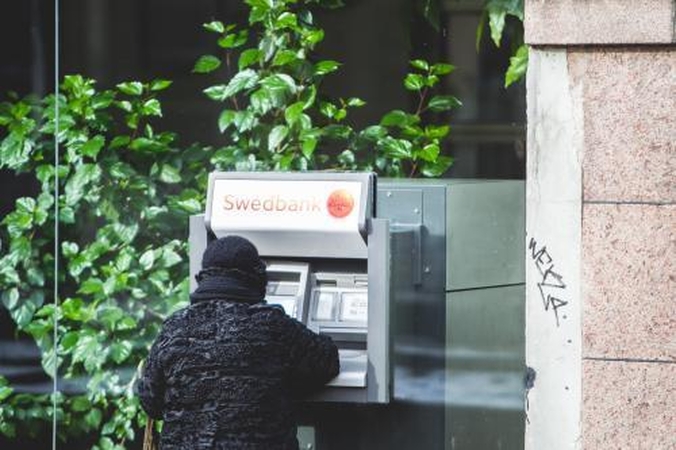 Sutriko "Sweedbank" bankomatų veikla