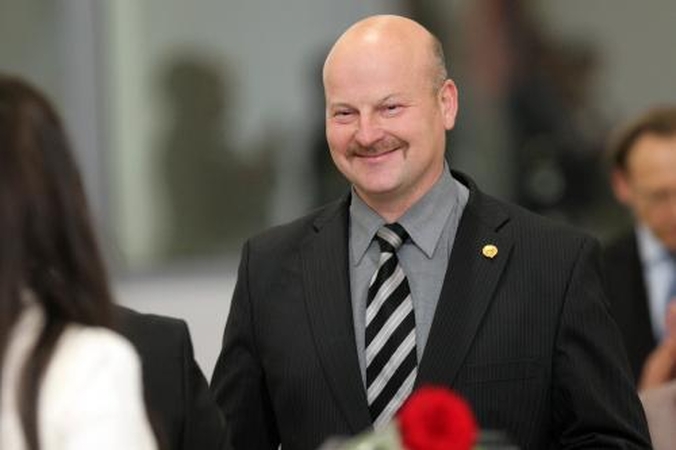 Atminimo lentos sutelkia kaimynus