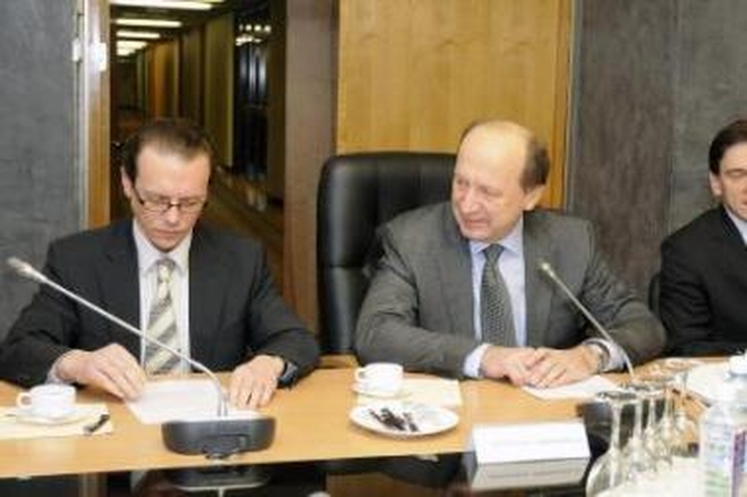 Gudrybė: finansų ministras A.Šemeta (kairėje), premjeras A.Kubilius (dešinėje)  ir ūkio ministras D.Kreivys sulauks rinkimų, o tuomet priims nepopuliarius sprendimus.